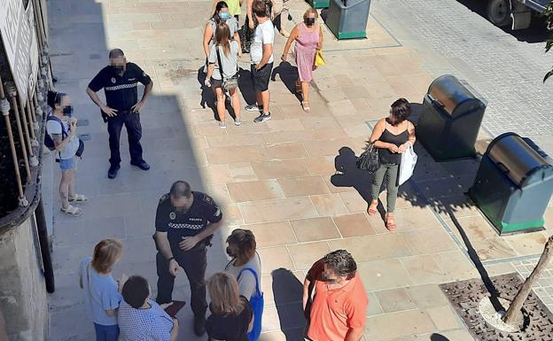 Varios ciudadanos han impedido la huída de una mujer que le acababa de robar el bolso a otra