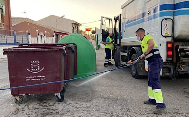 Limpieza y desinfección de los cerca de 700 contenedores de Úbeda y sus pedanías