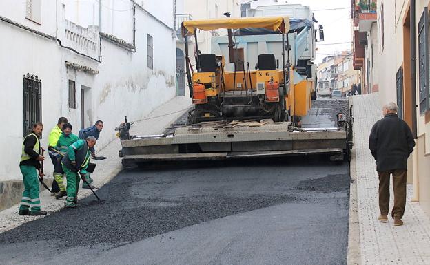 El nuevo plan de asfaltado de calles incluye Cronista Juan de la Torre, Alberquilla, Cristóbal Cantero y Circunvalación