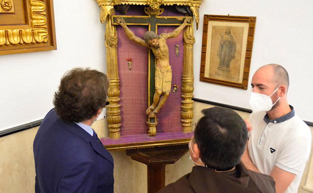 Restauración de dos crucificados del XVII y el XVIII que alberga el Museo San Juan de la Cruz