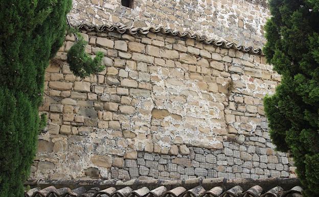 Intervención de urgencia en el lienzo de muralla que discurre por la calle Cotrina