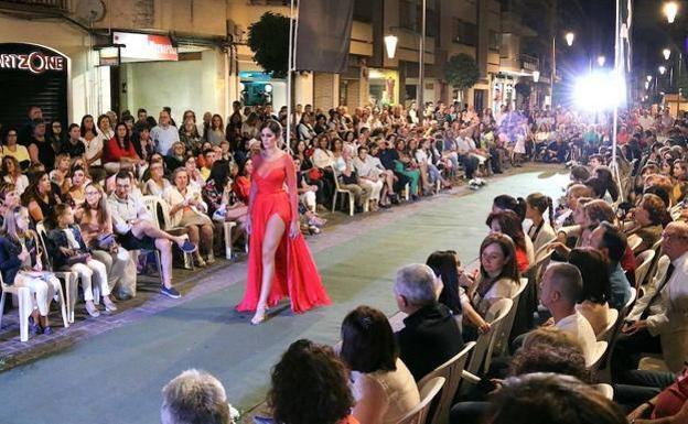 La calle Obispo Cobos volverá a convertirse en una gran pasarela