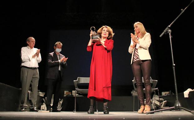 La actriz María José Goyanes recibió el Premio Nacional de Teatro 'Antero Guardia'