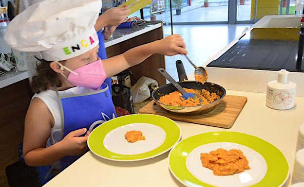 Acuerdo para publicar las recetas de los participantes en el concurso 'Pequechef del AOVE'