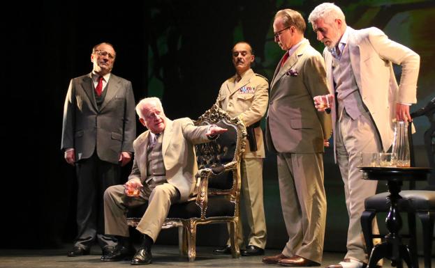 La Muestra de Teatro de Otoño bajó el telón con la presencia de Juan Echanove