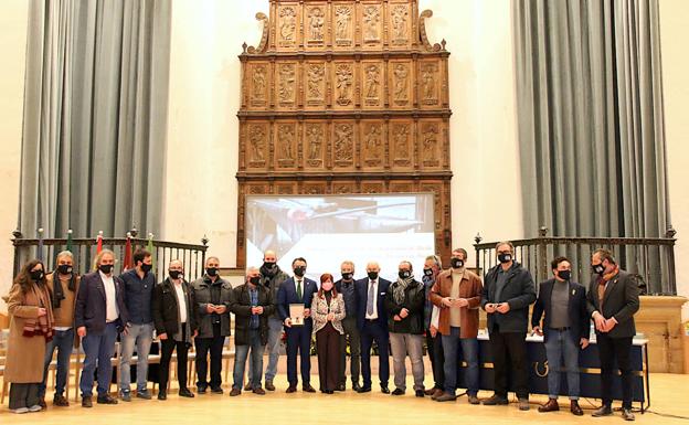 La Asociación de Artesanos recibió la Medalla de Oro de la ciudad