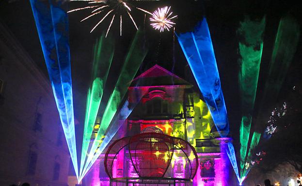 La Navidad llegó a Úbeda con fuegos artificiales, luz, sonido y efectos especiales