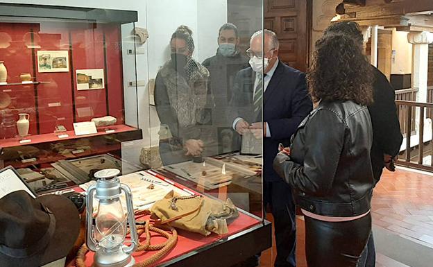 La Casa Mudéjar acoge una exposición sobre la arqueología del siglo XXI apoyándose en Indiana Jones