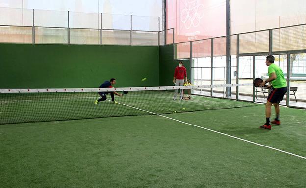 Remodelación de las pistas de pádel del pabellón polideportivo