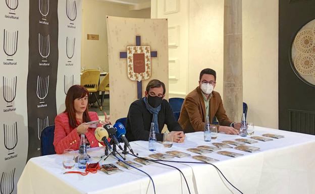 Presentado el libro de horarios de Semana Santa en tres idiomas