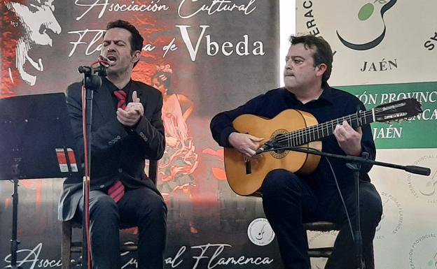 Concierto del cantaor Raúl Montesinos acompañado a la guitarra por Ángel Mata