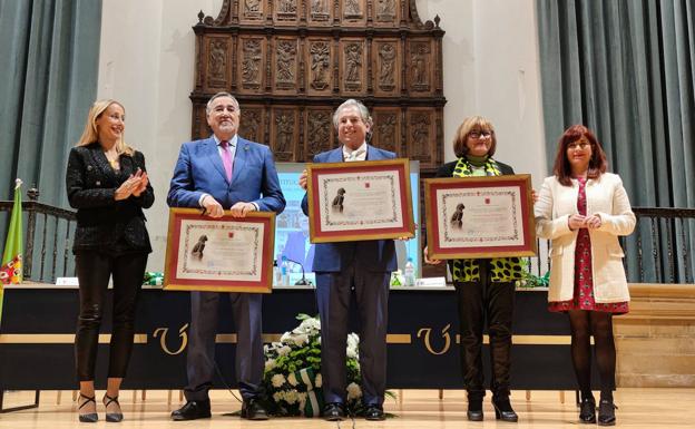 Merecido reconocimiento de la ciudad para Juan José Almagro, Jesús Maeso y Adela Tarifa