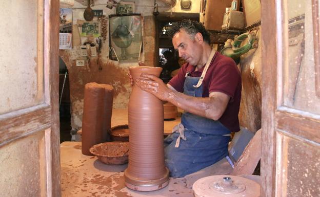 Alfarería Pablo Tito y Forja Tiznajo ya son parte de la prestigiosa 'Homo Faber Guide'
