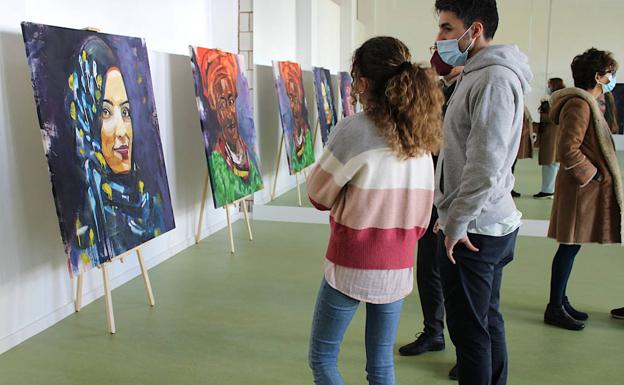 Pedro Siratz rinde homenaje a las mujeres luchadoras