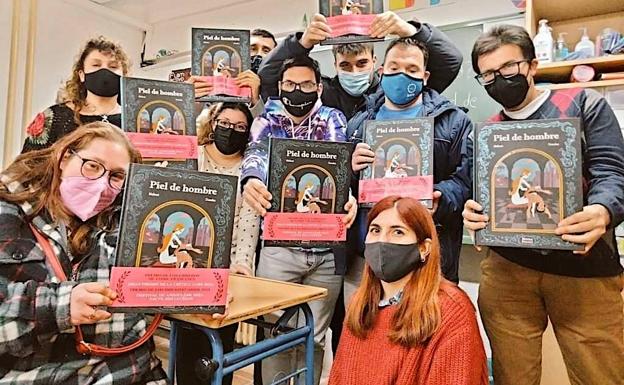 Talleres de lectura de cómic con usuarios de Aprompsi
