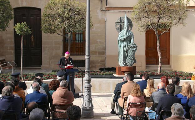 Un monumento ensalza la importancia y trascendencia de la Semana Santa ubetense