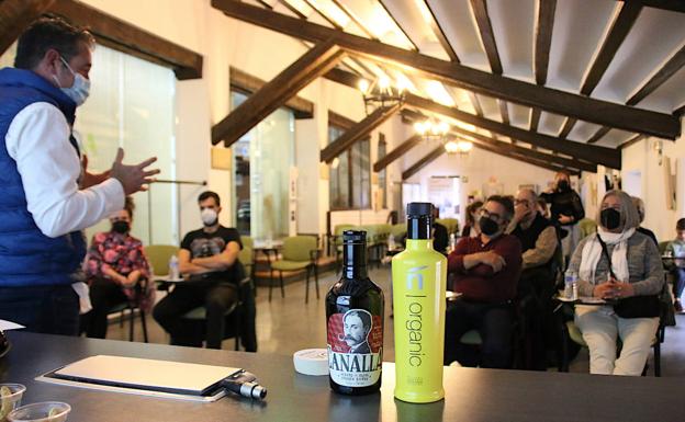 Cata de aceite en la recta final de las Jornadas Gastronómicas en el Renacimiento