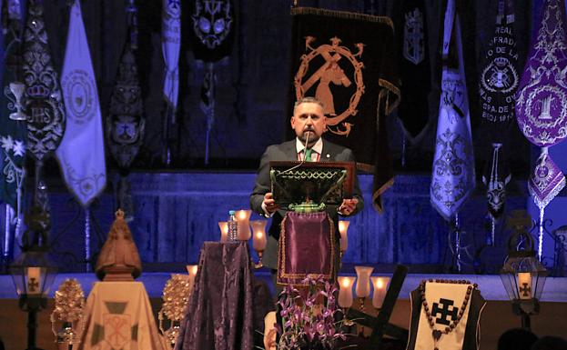 Manuel Madrid pregonó la Semana Santa destacando la importancia de «estar, ser y creer»