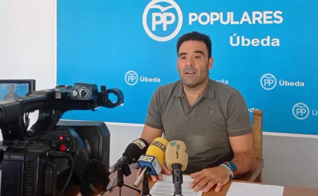 El PP critica la suciedad, el abandono de los jardines y el nulo mantenimiento de calles