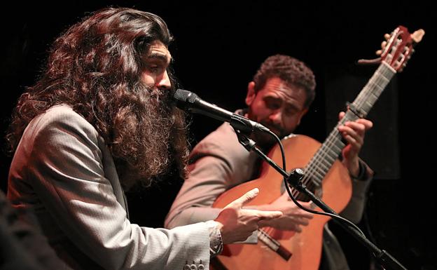 Pasado, presente y futuro se unieron en el recital de Israel Fernández