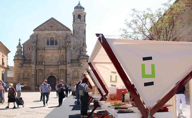 Promoción de los aceites de las Jornadas Gastronómicas en el Renacimiento en el casco histórico de Úbeda