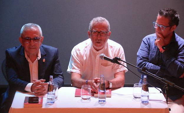 El ubetense Juan Miguel Redondo presentó su libro 'Cuando las sirenas no eran las nuestras'