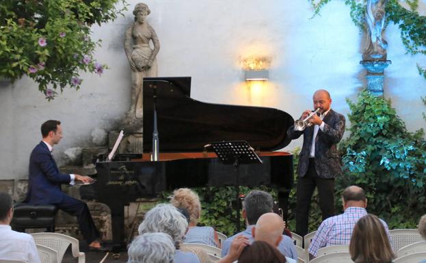 Sonidos de ida y vuelta evocados a trompeta y piano