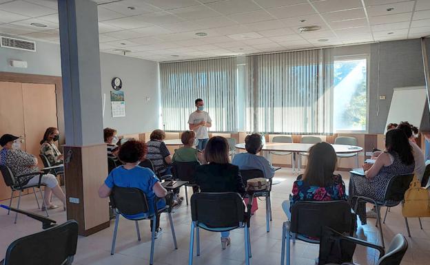 El Área Sanitaria Nordeste imparte talleres dirigidos a mujeres con cáncer de mama