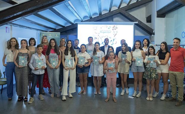 Un libro recoge las recetas del concurso infantil 'Pequechef del AOVE'