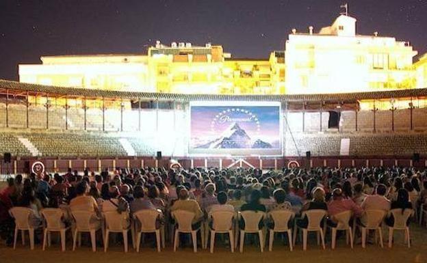 Comienza la programación gratuita de cine de verano en la plaza de toros