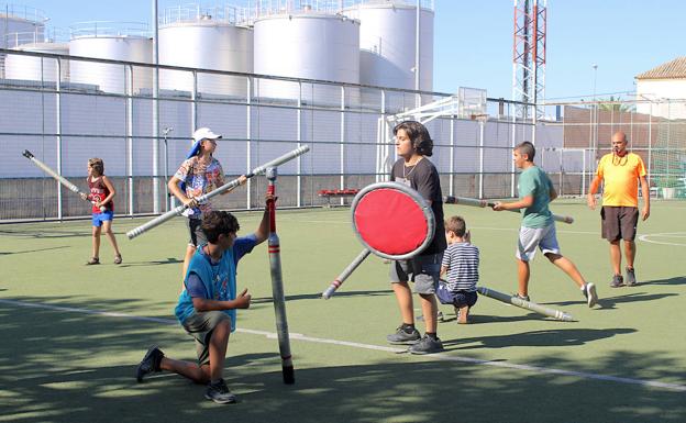 Bétula Lúdica desarrolló una sesión de 'jugger' para dar a conocer este juego en la ciudad