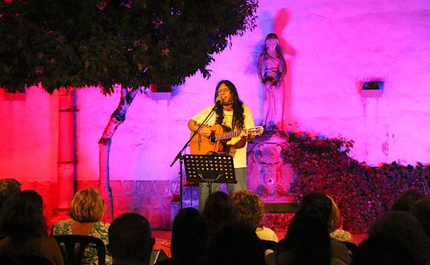 Música y pintura en la apertura de las novenas Jornadas 'Sabina por aquí'