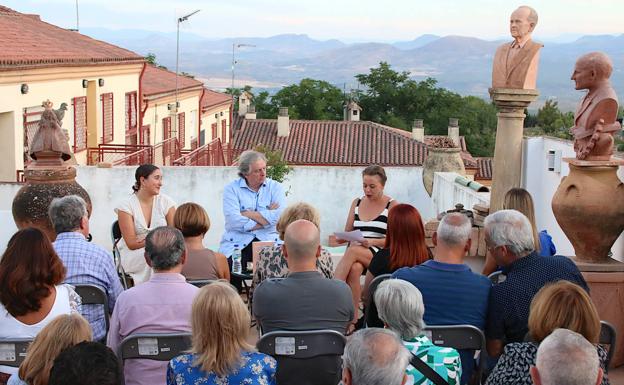 Juan José Almagro presentó su último libro de reflexiones