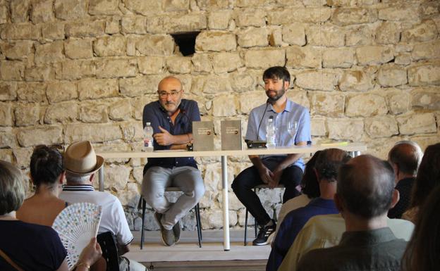 El escritor Arturo Muñoz presentó su libro 'Por un túnel de silencio' en San Lorenzo