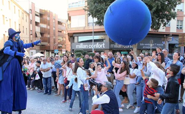 La ciudad se echó a la calle para vivir el esperado regreso de la Feria de San Miguel
