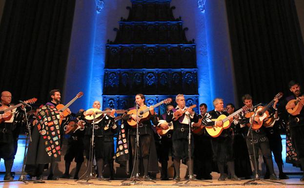 La Tuna de la UNED celebró su 25 aniversario durante el Certamen 'Andrés de Vandelvira'