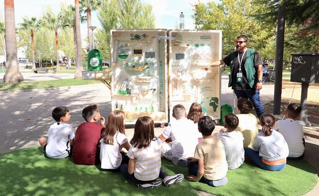 La campaña 'Tú eres la pieza clave' sobre reciclado de vidrio pasó por el Parque Norte