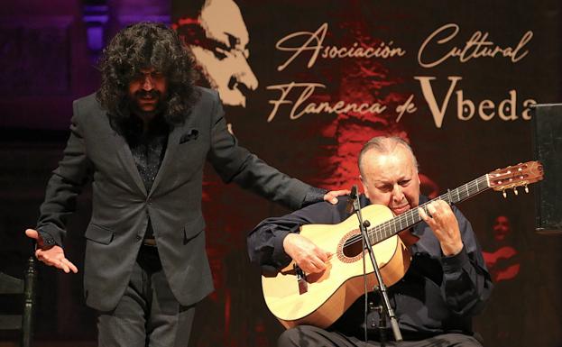 Homenaje al guitarrista Paco Cepero durante un recital junto a Rancapino Chico