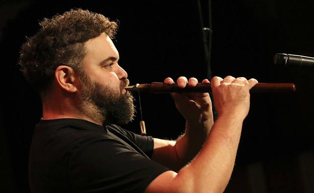 Un viaje en el tiempo a través de la música y los instrumentos de Abraham Cupeiro