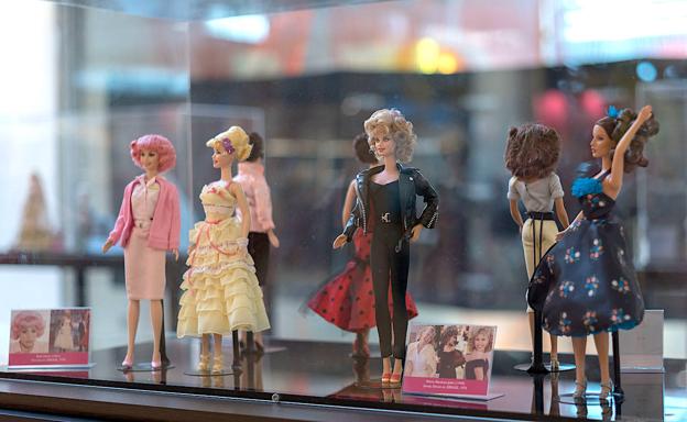 Un recorrido por la historia del cine y la moda a través de la muñeca Barbie