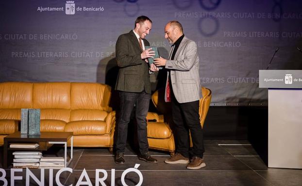 Reconocimiento para Vicente Ruiz por un trabajo sobre el aceite de oliva, el mar y la primera globalización