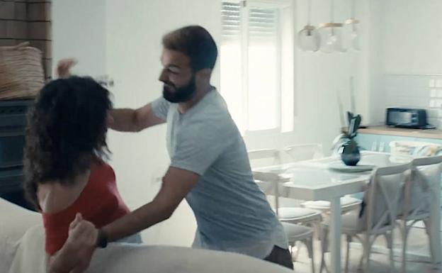 El Ayuntamiento de Úbeda retira un videoclip sobre un maltratador ficticio del que se dice que es «policía retirado»