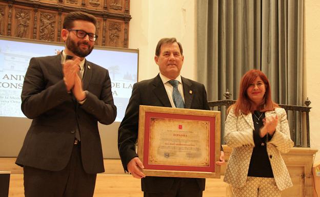 Medalla de Oro para Mari Tere Ortiz y título de Hijo Adoptivo para José Aparicio