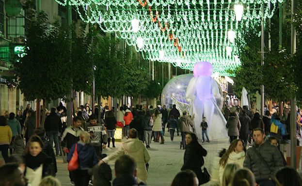 Úbeda se viste de Navidad con una decoración formada por 1,2 millones de puntos led
