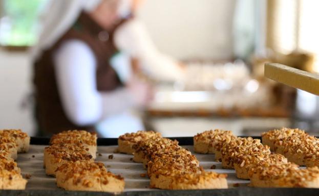 Venta de dulces artesanos en las parroquias para ayudar a los conventos de Úbeda