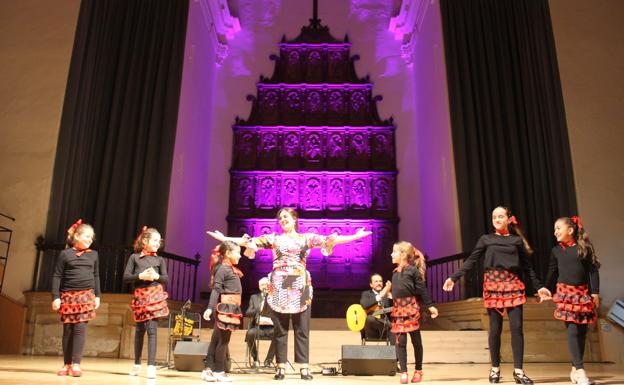El espectáculo 'Flamenco por Navidad' triunfa en el Hospital de Santiago