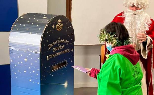Recogida de cartas para los Reyes Magos en el Centro Ocupacional