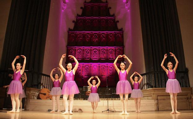 Variado festival de Navidad de la Escuela Municipal de Danza