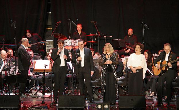 Las canciones de Mocedades se vistieron de gala con la Agrupación Musical Ubetense
