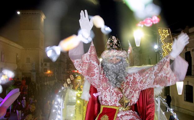 Multitudes y emociones en la visita a Úbeda de los Reyes Magos